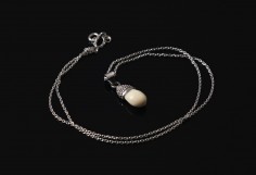 COLGANTE BELLOTA CON PERLA...