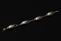 PULSERA OVALO CON PERLAS DE...