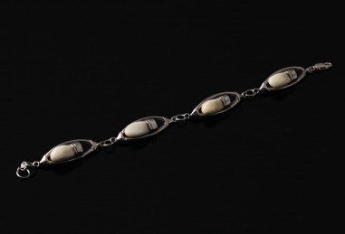 PULSERA OVALO CON PERLAS DE CIERVO