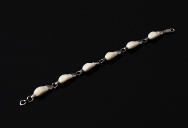 PULSERA SIMPLE CON PERLAS DE CIERVO